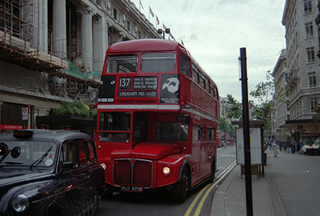 RM1872 Route 137 Oxford Street, London 1993
